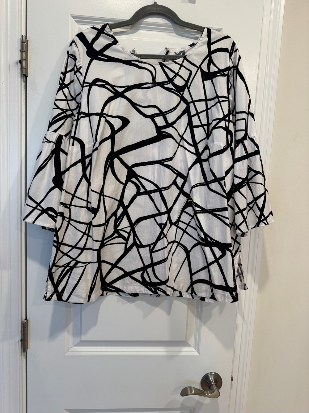 Alfani Black & White Abstract Bell Sleeve Tunic